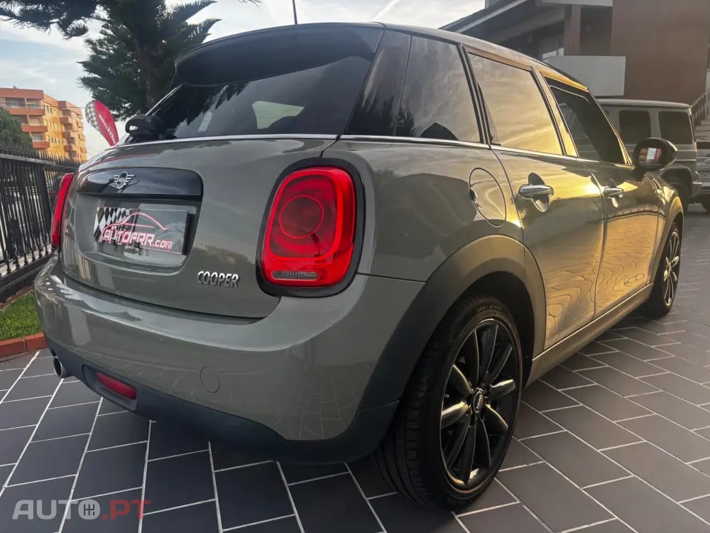 MINI Cooper Cooper Premium Yours Auto