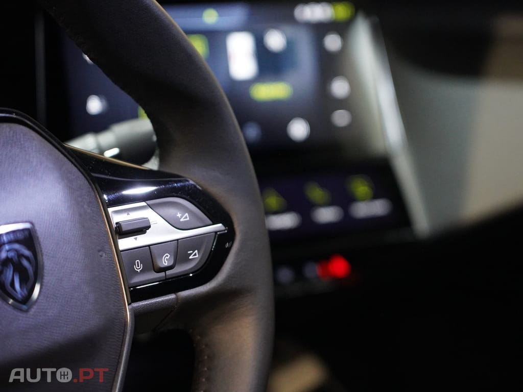 Peugeot 408 1.6 Hybrid Allure e-EAT8