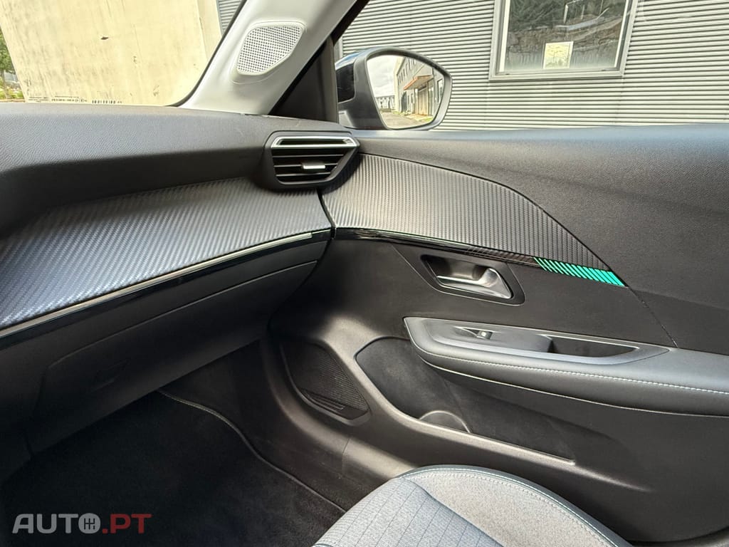Peugeot 208 PureTech 100 EAT8 Allure