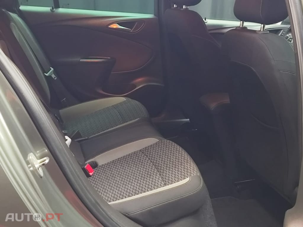 Opel Astra Sports Tourer 1.5 D Business Edition S/S — fotografia 10