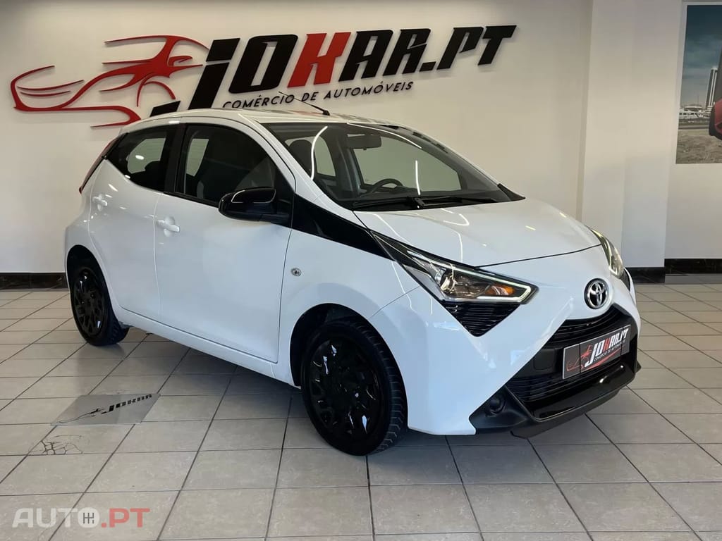 Toyota Aygo X Black&White