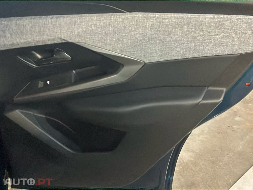 Peugeot 3008 1.2 Hybrid Allure e-DCS6