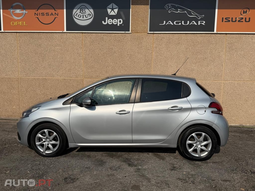 Peugeot 208 1.2 PureTech Signature