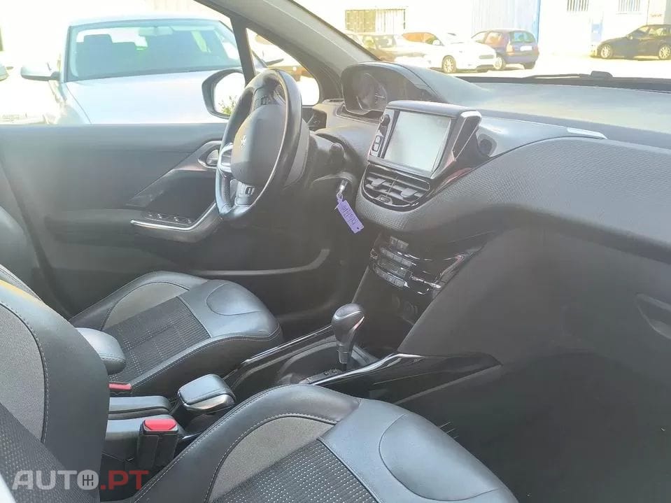 Peugeot 2008 1.2 PureTech Allure EAT6