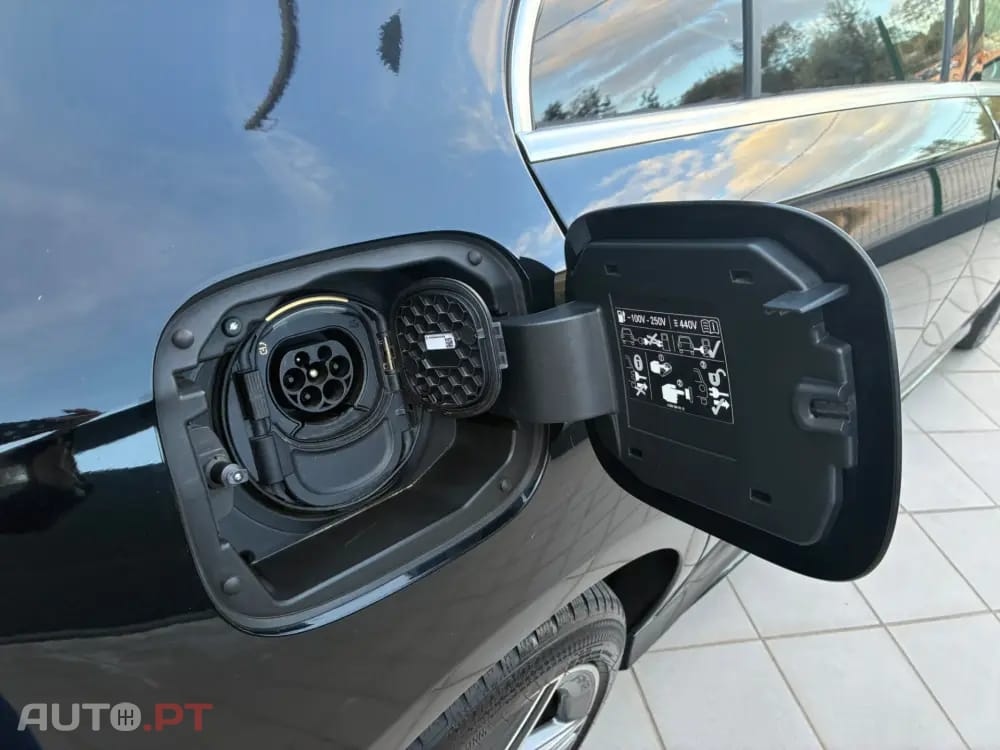 Mercedes-Benz A 250 E AMG Line