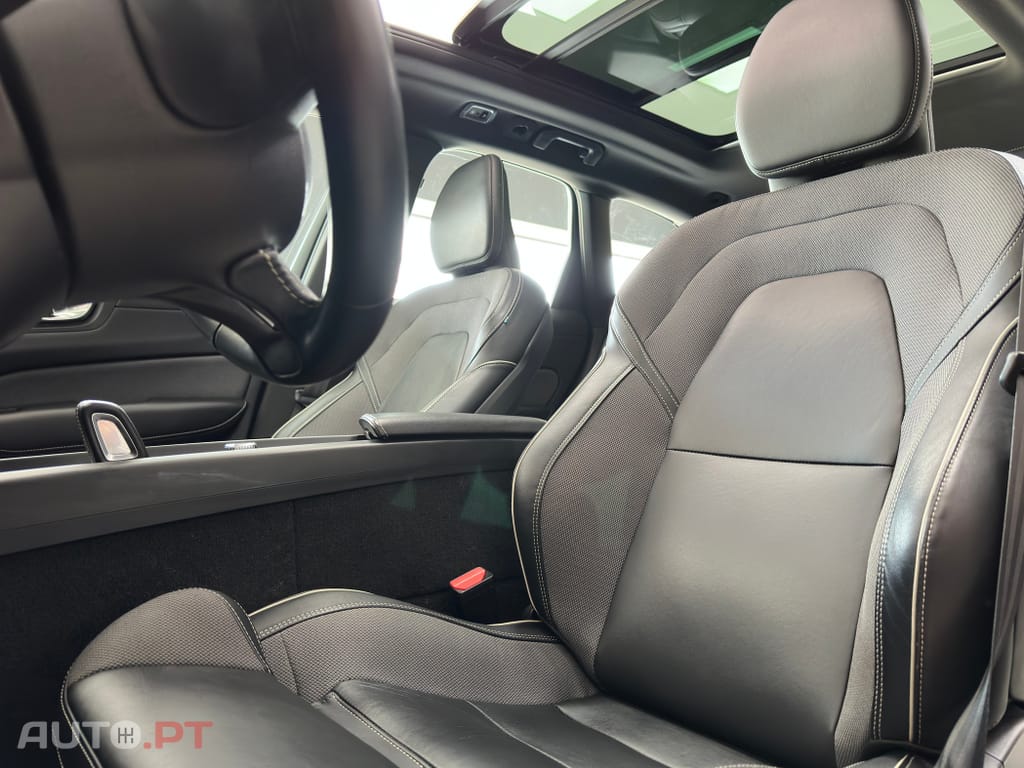 Volvo XC60 2.0 T8 PHEV R-Design AWD