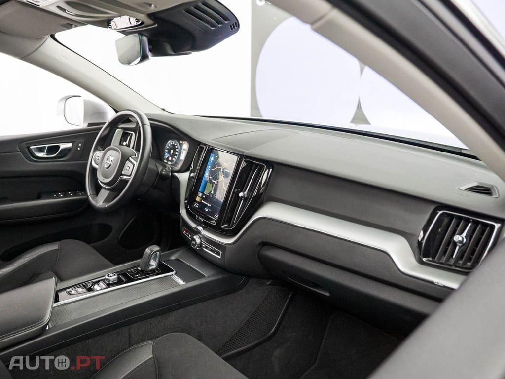 Volvo XC60 2.0 T8 PHEV Momentum Plus AWD