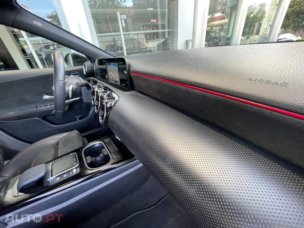 Mercedes-Benz A 250 e AMG Line