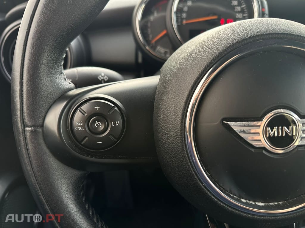 MINI Cooper One Blackyard