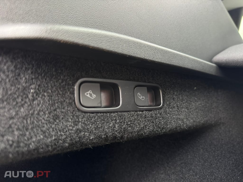 Tesla Model Y Long-Range RWD