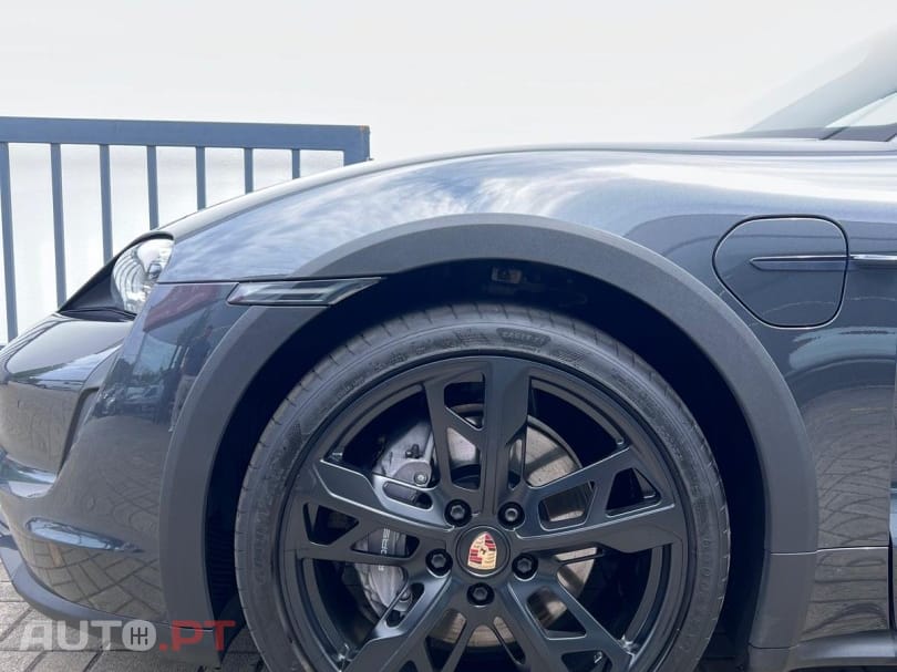Porsche Taycan 4