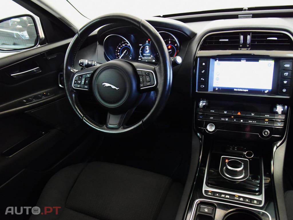 Jaguar XE 2.0 D Portfolio Aut.