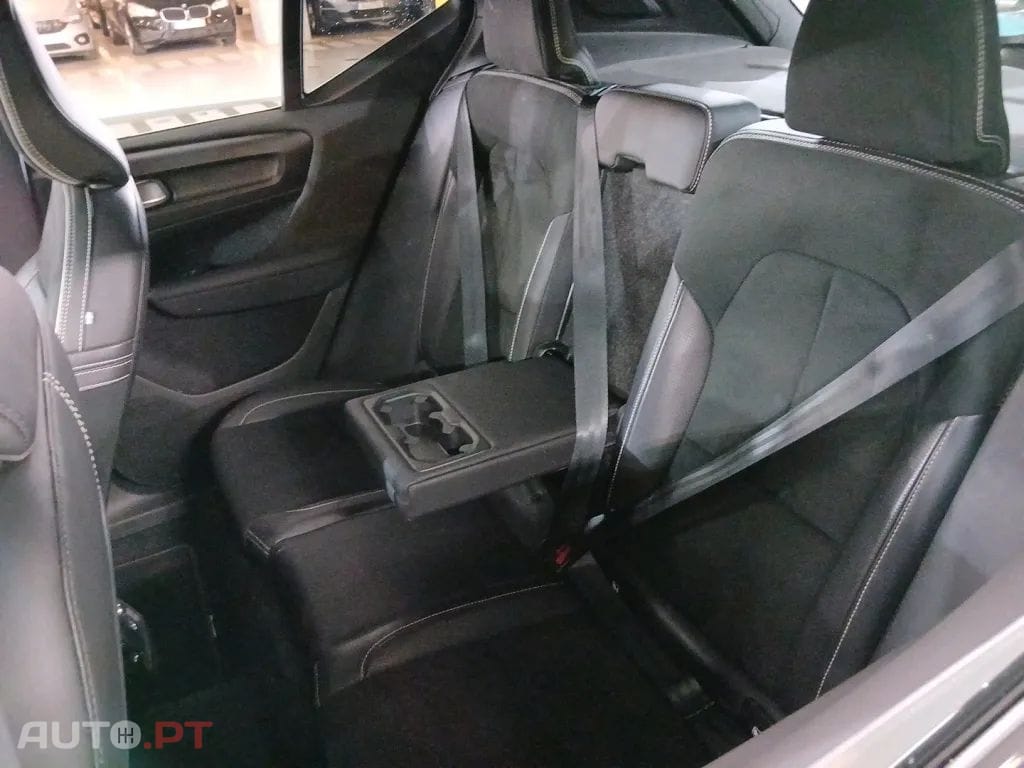 Volvo XC40 2.0 T4 R-Design
