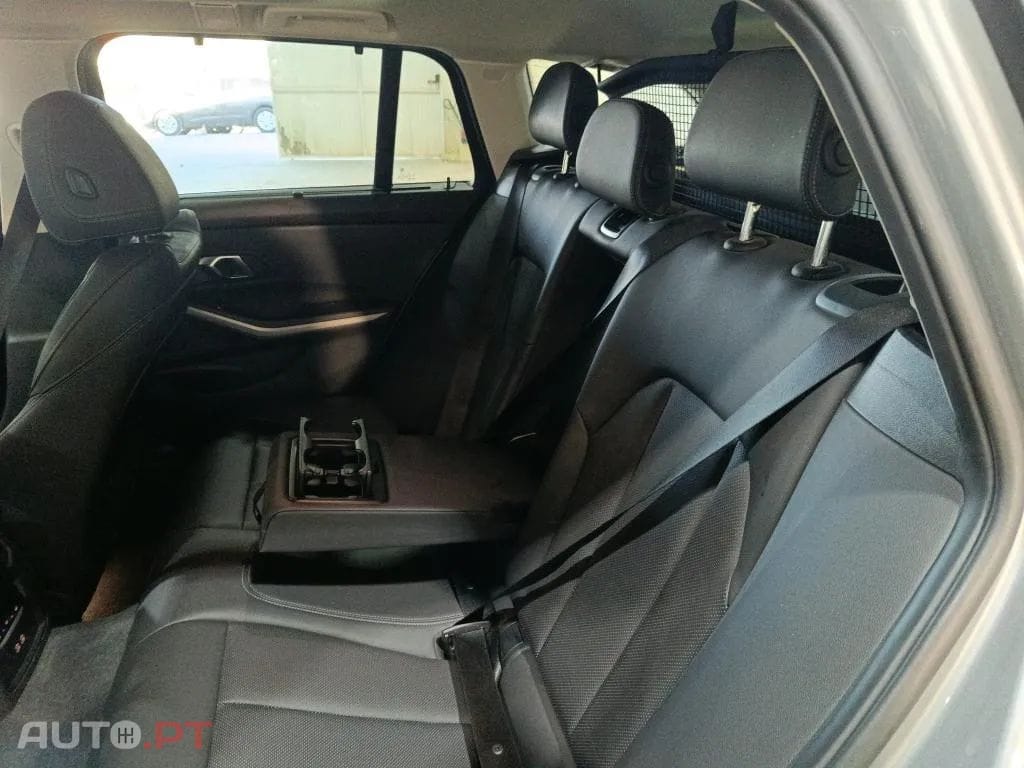 BMW 330 e Touring Auto