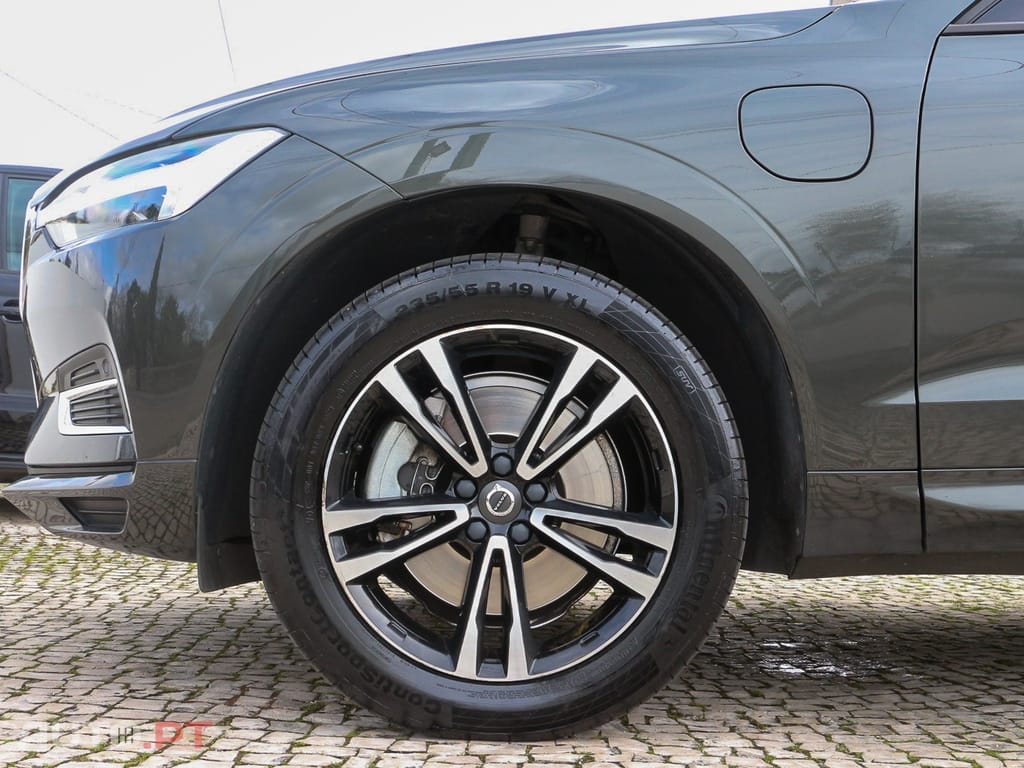 Volvo XC60 2.0 T8 PHEV Momentum AWD