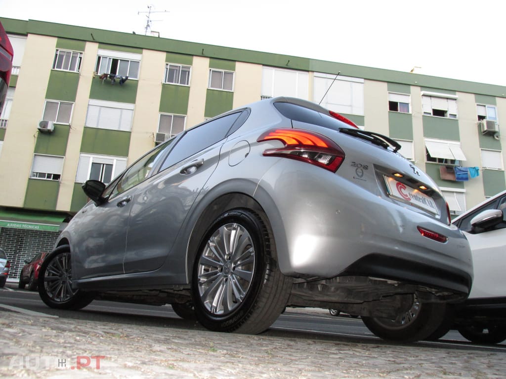 Peugeot 208 1.6 BlueHDi Style