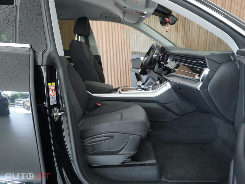 Audi Q8 55 TFSIe quattro Tiptronic competition plus