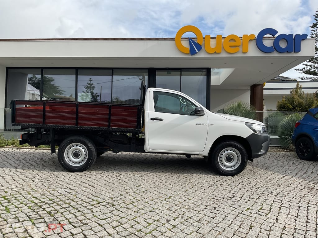 Toyota Hilux 2.4 D-4D 2WD CE
