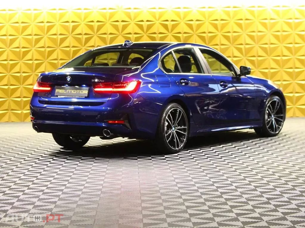 BMW 330 e Line Luxury Auto