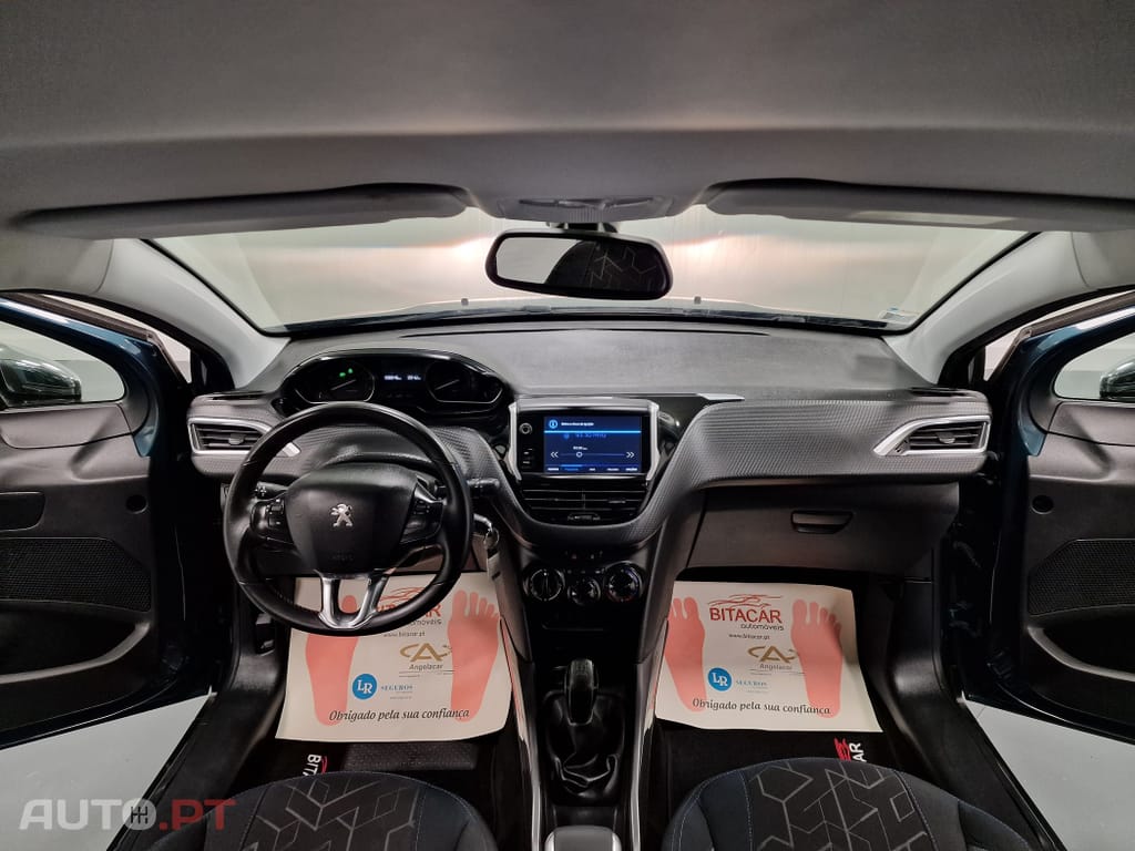 Peugeot 2008 1.2 PURETECH STYLE