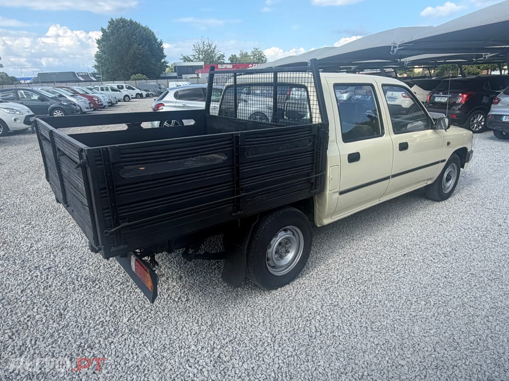 Toyota Hilux 2.4D 5LUG Dir. Assistida