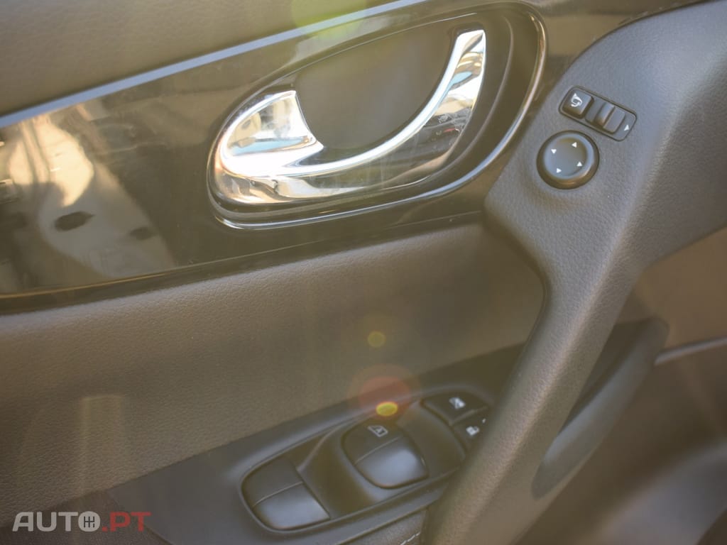 Nissan Qashqai 1.5 dCi N-Connecta J18+Led