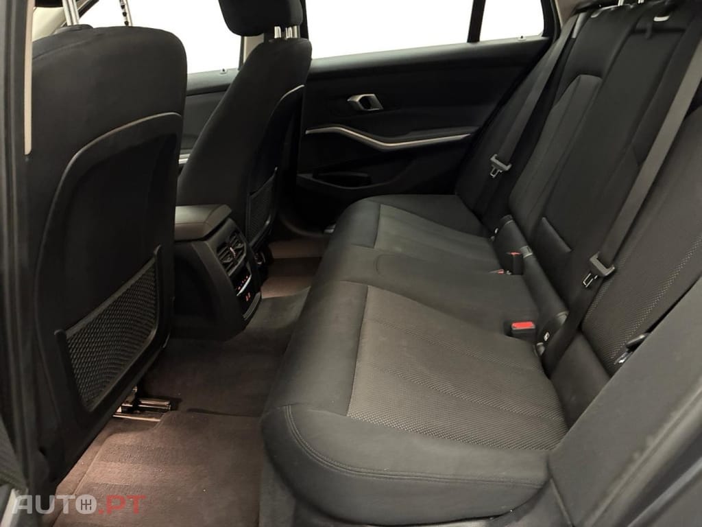 BMW 320 Touring xDrive Design Business