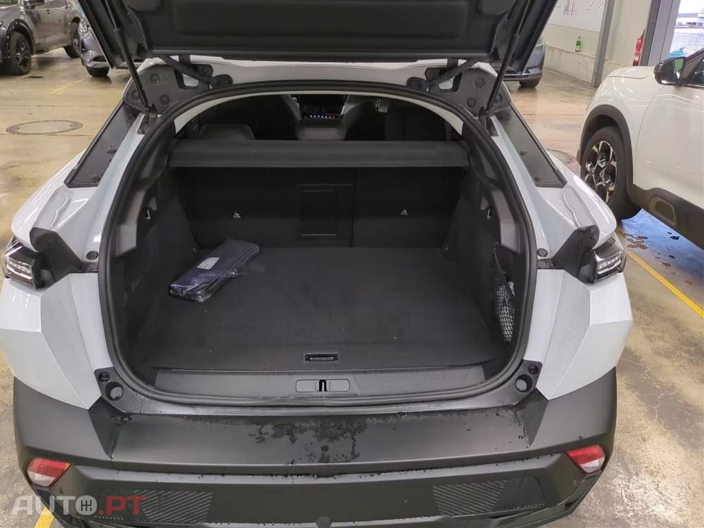 Peugeot 408 1.6 Hybrid Allure e-EAT8