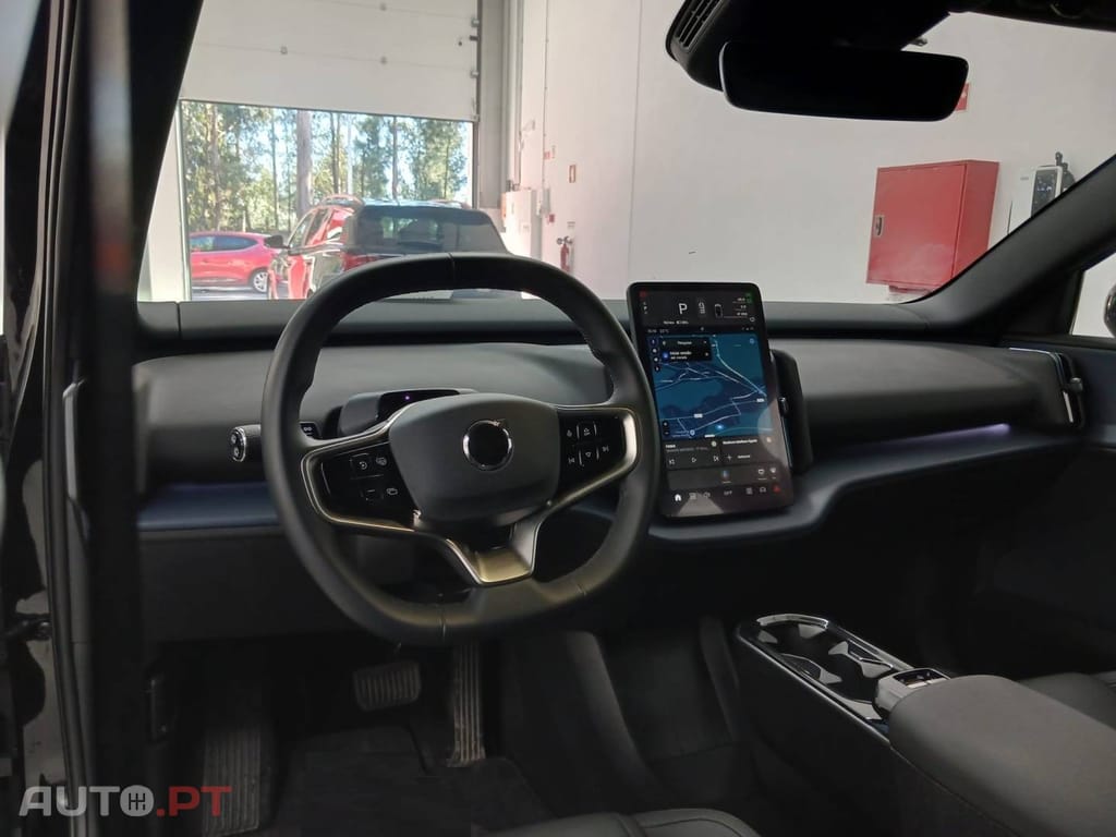 Volvo EX30 69 kWh Single Motor Extended Range Black Edition