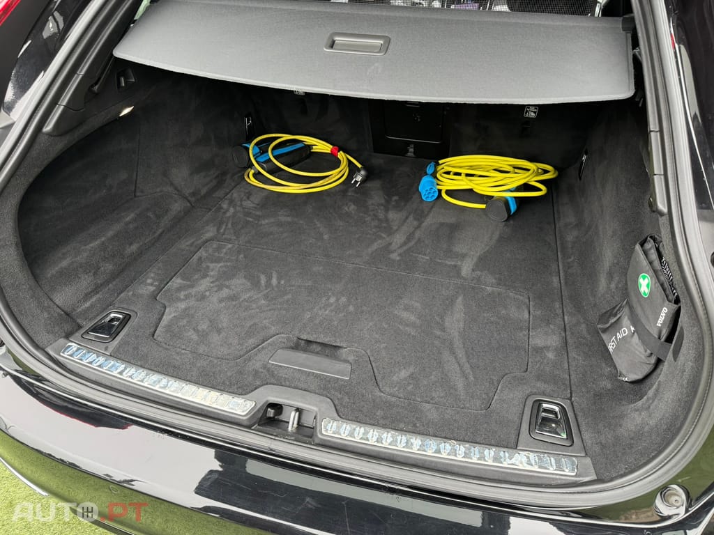 Volvo V90 2.0 T8 PHEV R-Design AWD