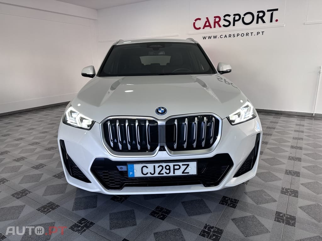 BMW iX1 xDrive30 Pack Desportivo M Pro