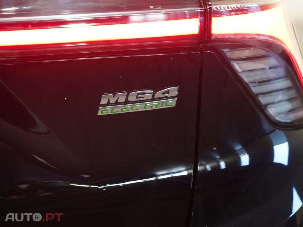MG MG4 64 kWh Luxury