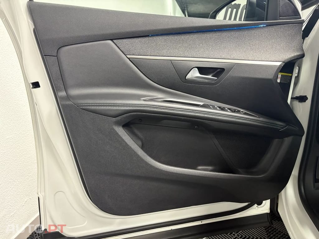 Peugeot 3008 1.6 Hybrid Allure e-EAT8