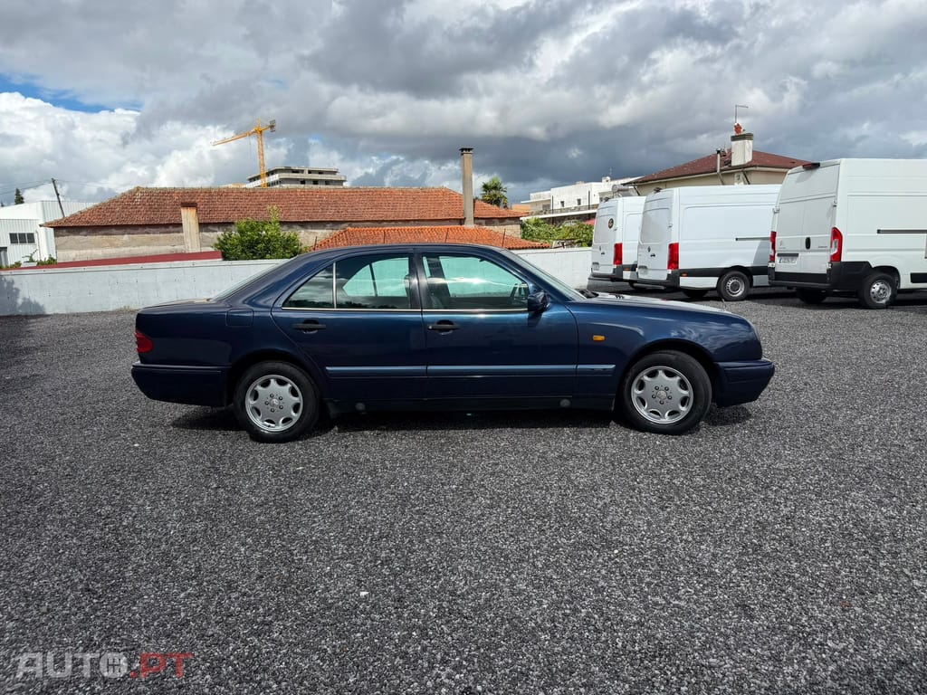 Mercedes-Benz E 220 D Classic