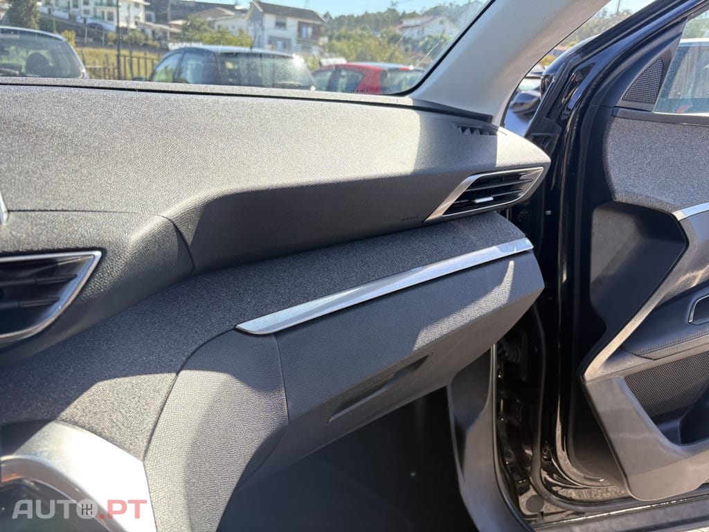 Peugeot 3008 1.2 PureTech Allure EAT8