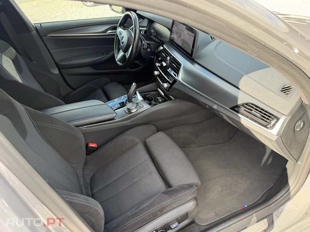 BMW 530 e Pack Desportivo M