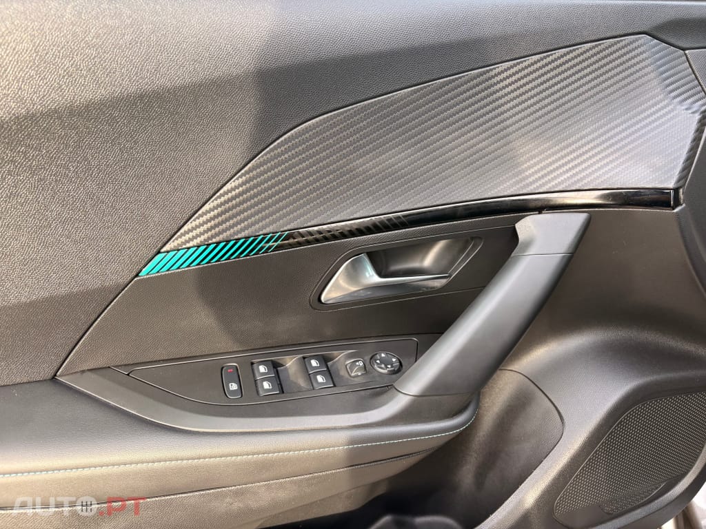 Peugeot 2008 1.5 BlueHDi Allure Pack