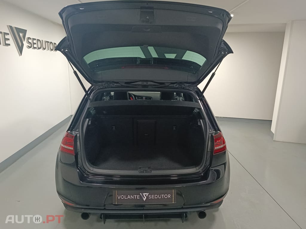 Volkswagen Golf GTI Performance DSG