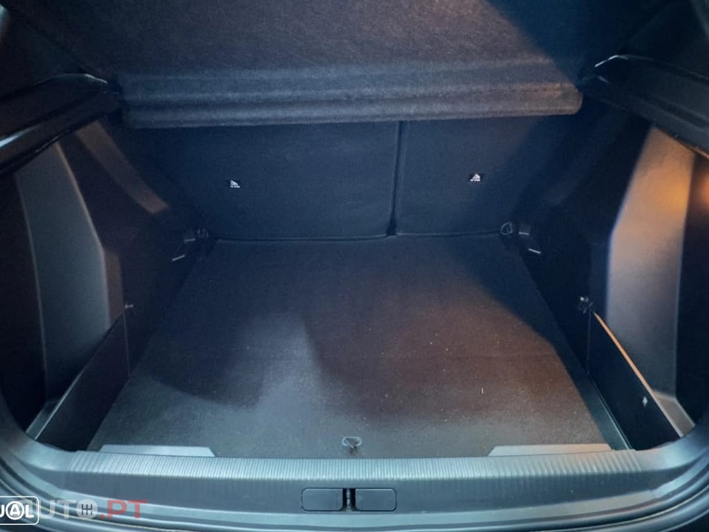 Peugeot E-2008 Active