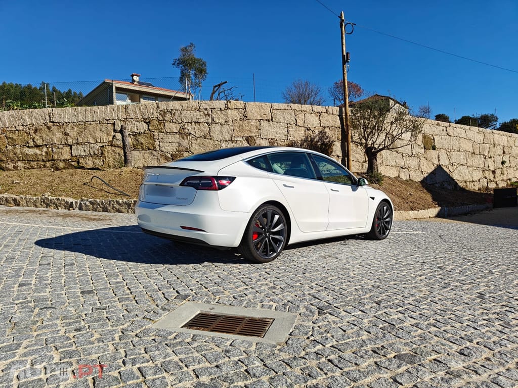 Tesla Model 3 Performance