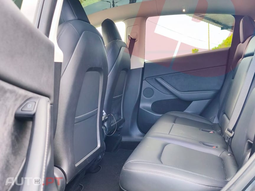 Tesla Model Y Long-Range RWD