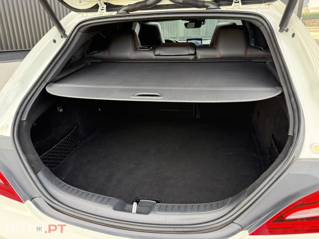 Mercedes-Benz CLA 220 d Shooting Brake AMG Line Aut.