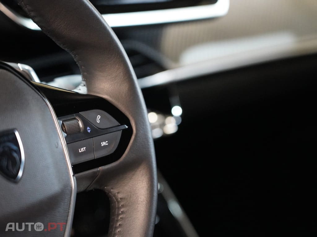 Peugeot 2008 1.2 Hybrid Allure e-DCS6