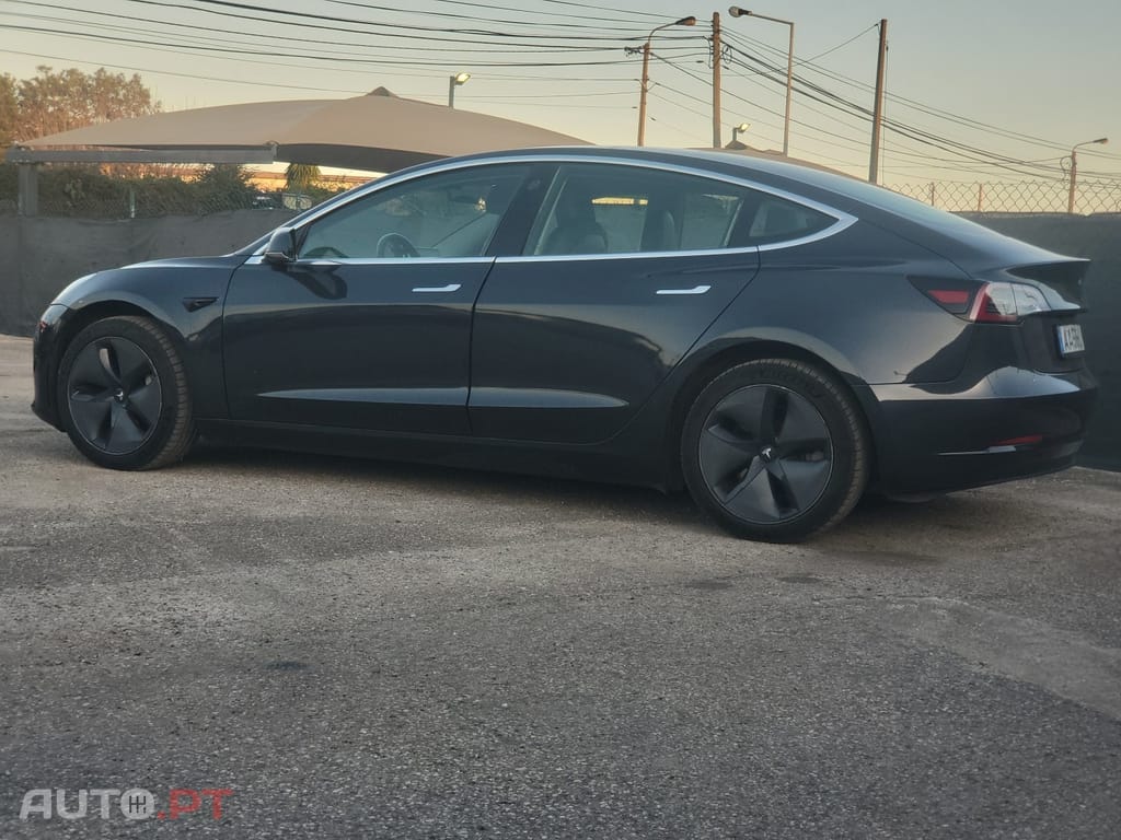 Tesla Model 3 Long-Range RWD