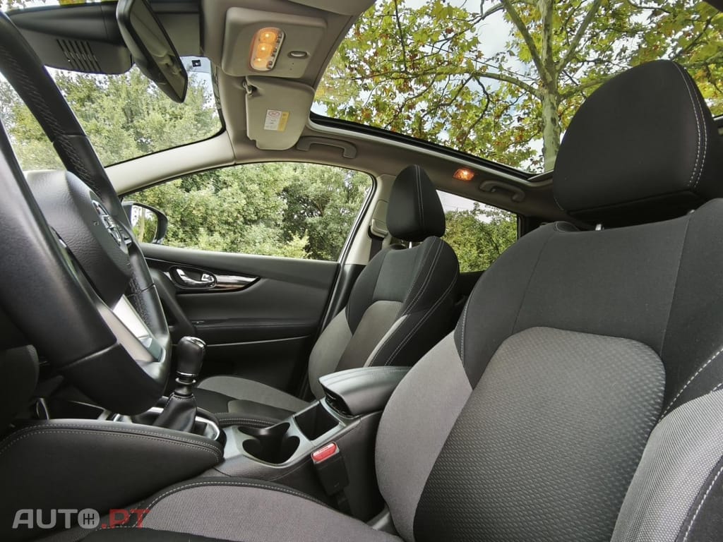 Nissan Qashqai 1.3 DIG-T N-Connecta J18 Led