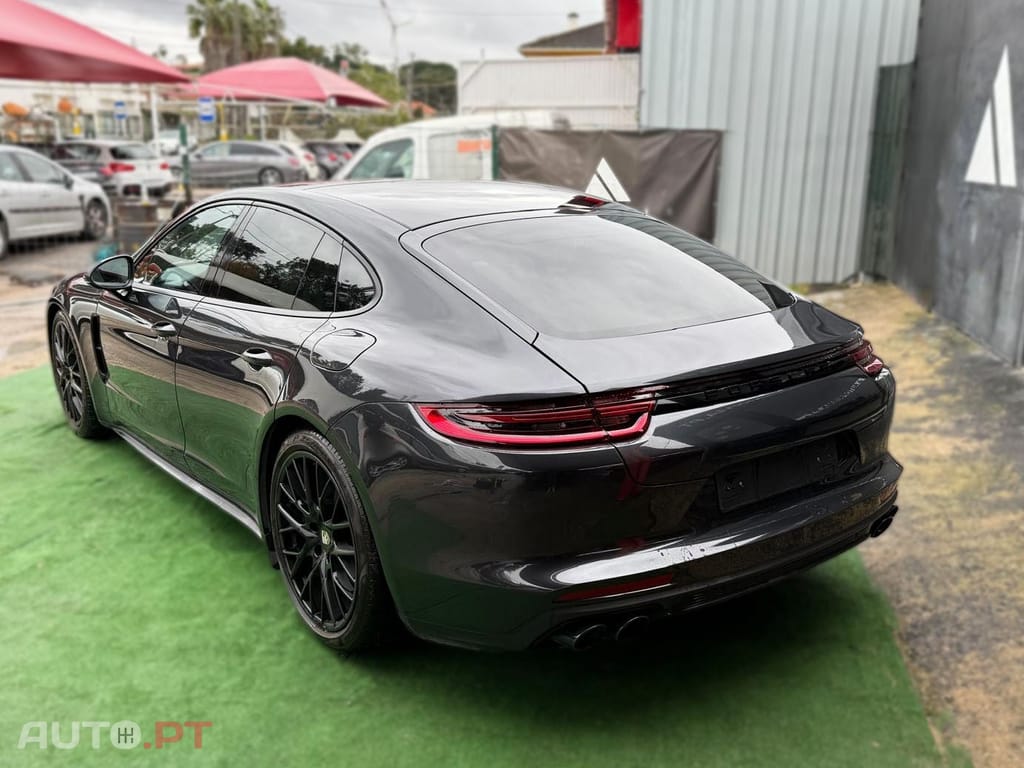 Porsche Panamera 4 E-Hybrid