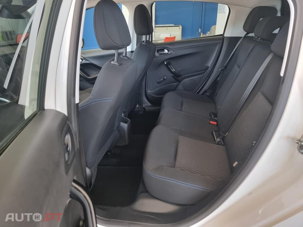 Peugeot 208 1.2 PureTech Signature