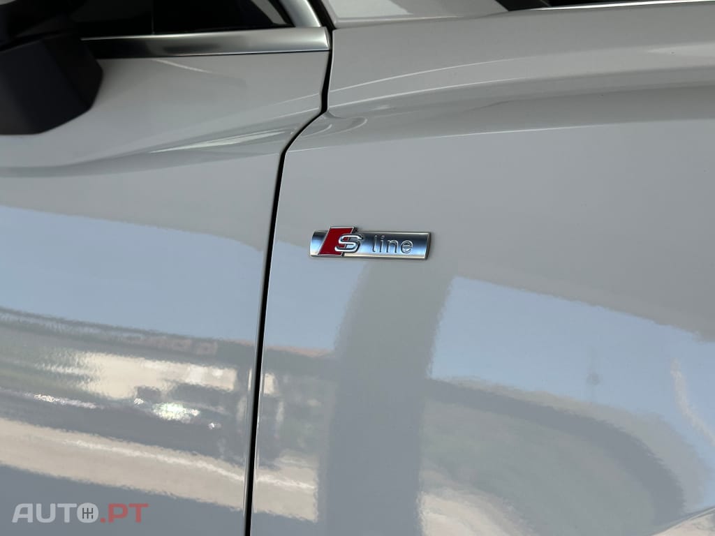 Audi Q3 45 TFSIe S line S tronic