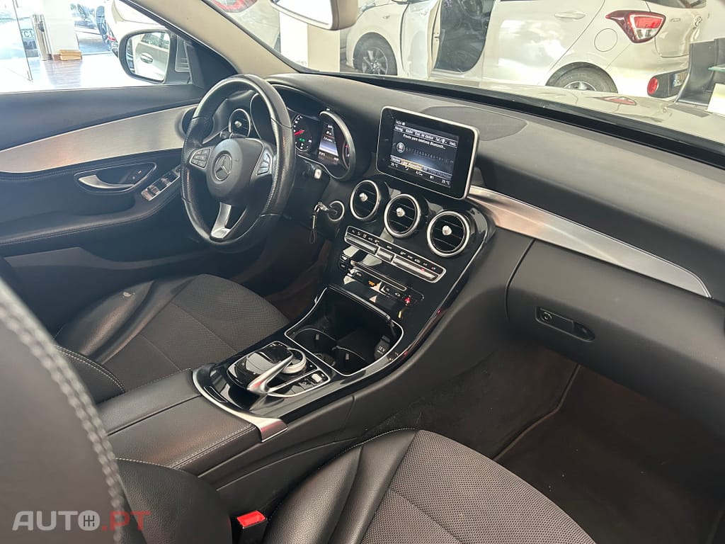 Mercedes-Benz C 300 BlueTEC Hybrid Avantgarde+