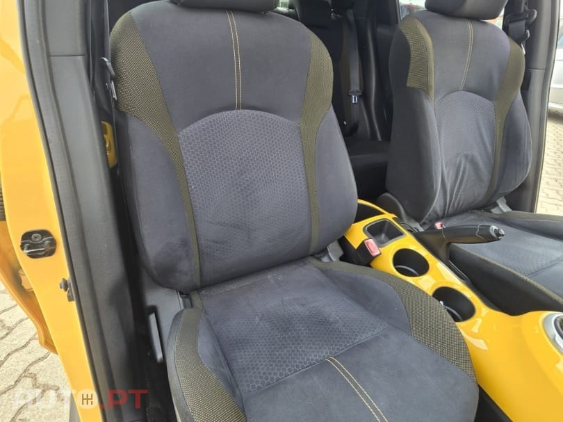 Nissan Juke 1.6 DIG-T Tekna Premium Ext.1 Yellow S. — fotografia 18
